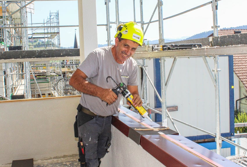 Spengler auf Baustelle