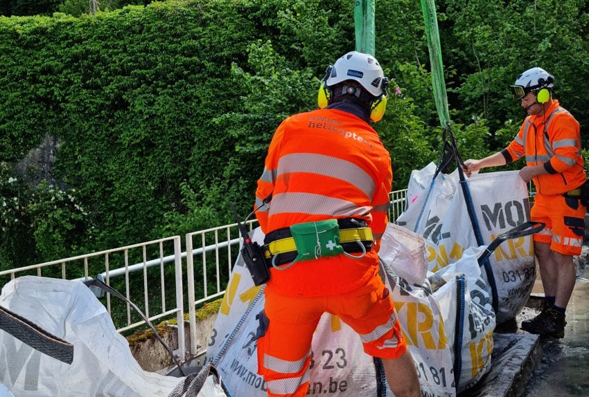 Fluglotsen im Einsatz mit Big-Bag